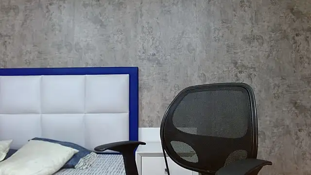 aaron flex online show from September 27, 1:31 pm