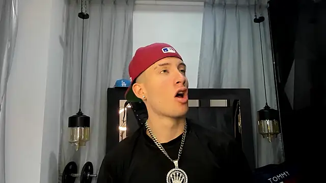 HunterHeat  online show from April 12, 1:23 pm