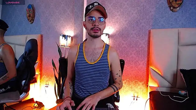 Snapshot of HairyDiamond_ chatting on September 27, 11:24 pm HairyDiamond online show from September 27, 11:24 pm
