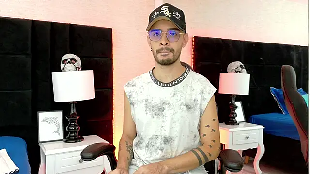 Snapshot of HairyDiamond_ chatting on October 14, 11:06 am HairyDiamond online show from October 14, 11:06 am