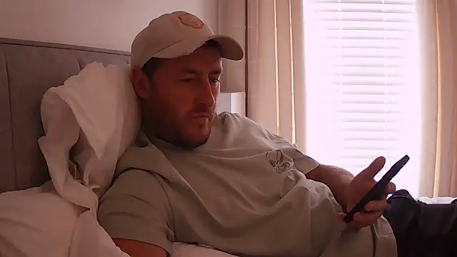 Snapshot of Londonlad818 chatting on September 10, 12:59 pm Londonlad818 online show from September 10, 12:59 pm