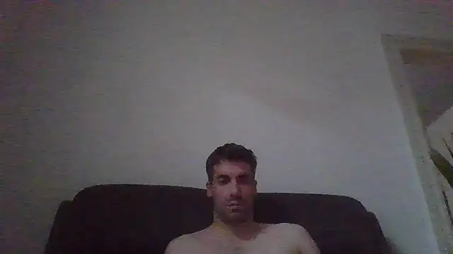 Snapshot of JulioIsHere4you chatting on October 5, 9:35 am JulioIsHere4you online show from October 5, 9:35 am
