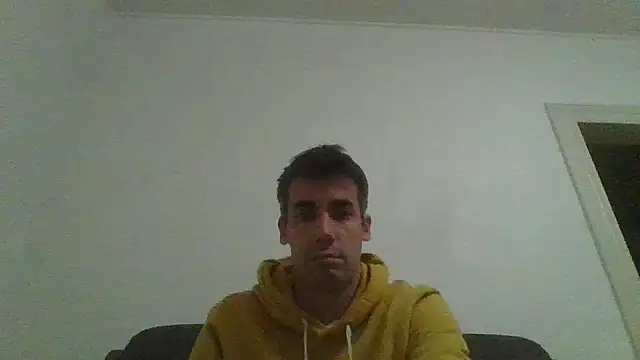 Snapshot of JulioIsHere4you chatting on October 2, 3:32 am JulioIsHere4you online show from October 2, 3:32 am