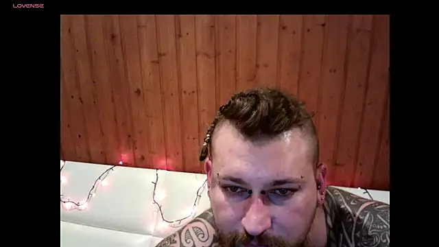 Snapshot of RobertNight_ chatting on September 30, 11:08 pm RobertNight online show from September 30, 11:08 pm