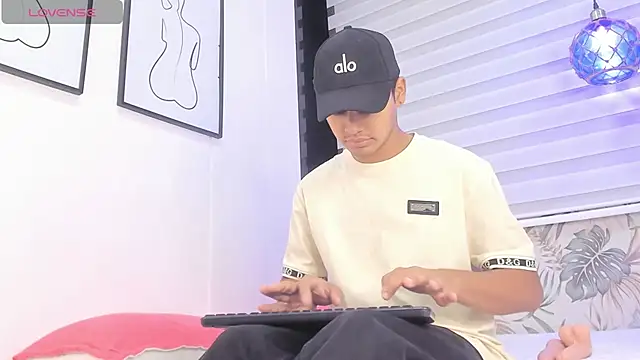 Tthiago cruz online show from September 24, 1:49 am