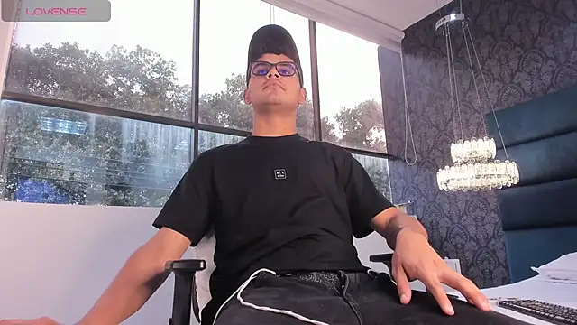 Tthiago cruz online show from November 15, 8:11 pm