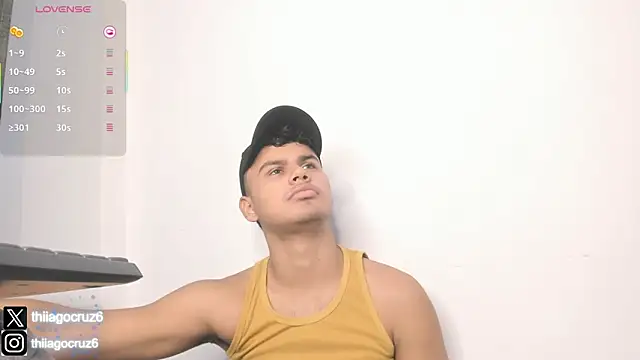Tthiago cruz online show from October 13, 8:37 pm
