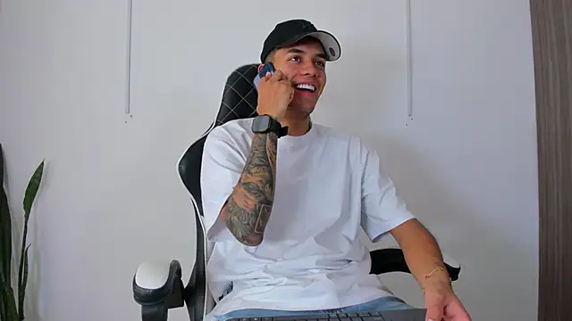 Nickyblazze  online show from October 9, 3:28 pm