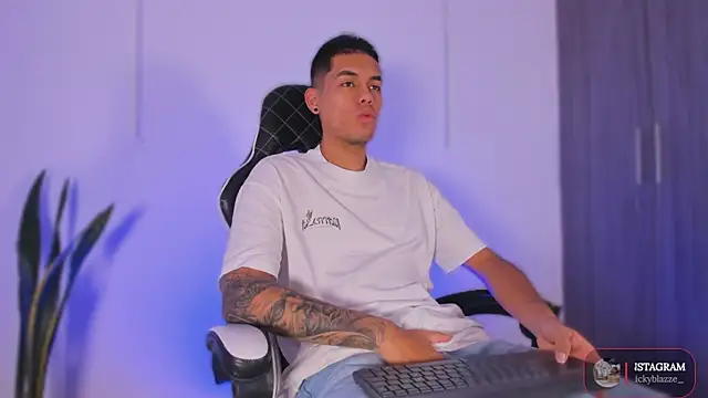 Nickyblazze  online show from October 20, 11:58 am