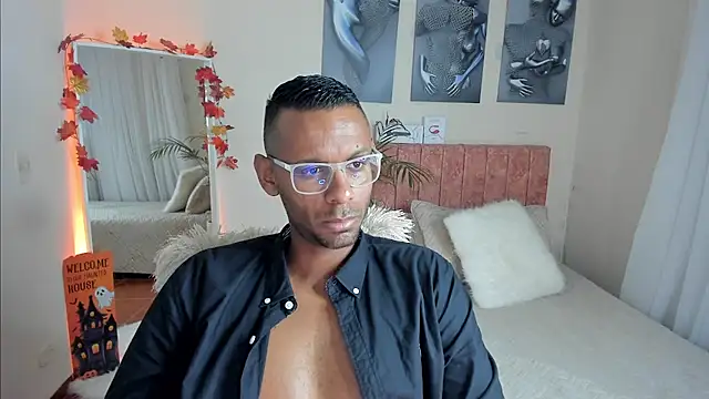 KingEdward  online show from October 26, 10:50 am