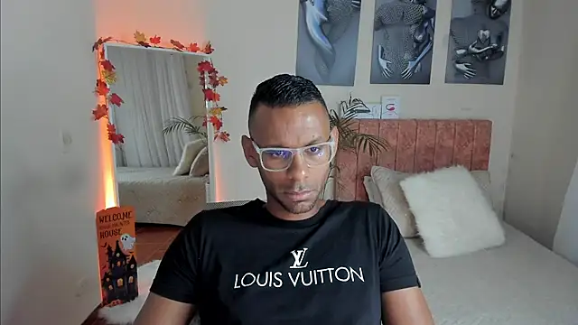 KingEdward  online show from October 25, 10:39 am