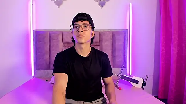 0anonimo bottom1 online show from October 3, 12:54 pm