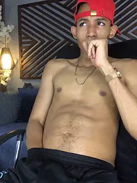 B Wild online show from October 8, 5:01 am