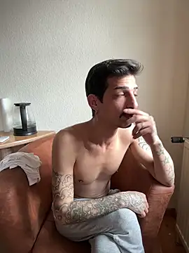 bisexevaa online show from April 15, 7:30 am