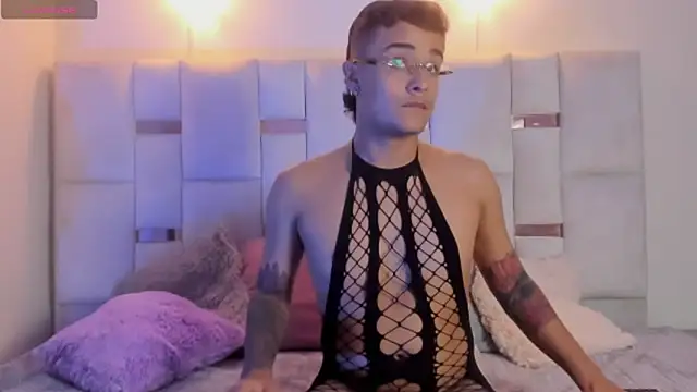 OliverMontiel online show from September 25, 7:46 pm