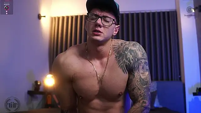 Thomas Falcon online show from October 18, 1:43 am