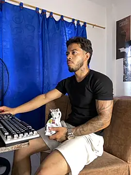 DavideVentura  online show from October 4, 8:24 pm