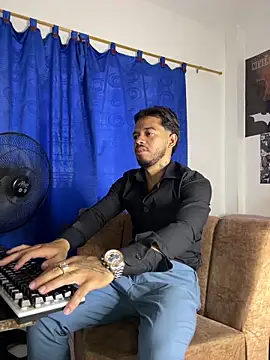 DavideVentura  online show from September 24, 4:27 pm