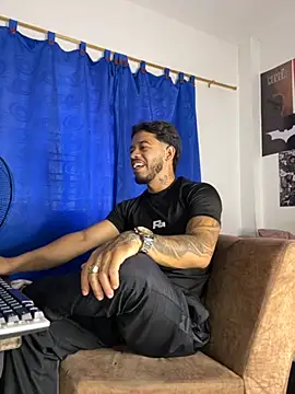 DavideVentura  online show from October 1, 5:06 pm