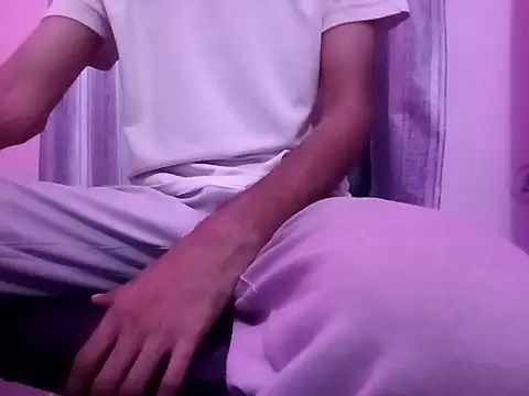 Snapshot of ash706339 chatting on October 2, 9:35 am ash706339 online show from October 2, 9:35 am