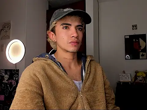 guynextdo0r online show from October 11, 9:30 pm