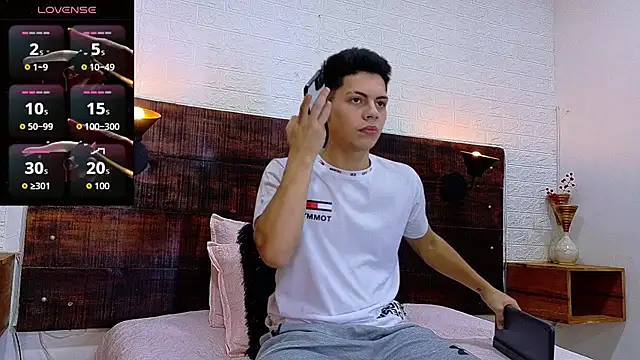 JhosuaVega online show from October 8, 6:56 pm