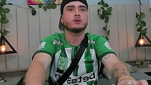 SALVATORE MULLER1 online show from November 17, 12:35 am