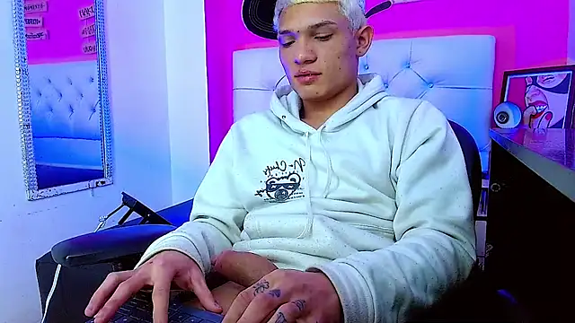 EL VENEZOLANO 22CM online show from October 13, 5:35 am