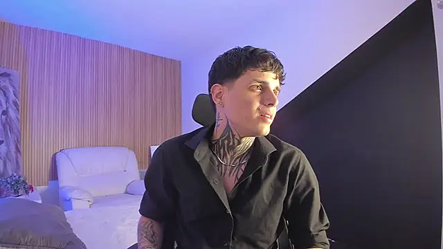 Declan-Fox online show from November 25, 5:20 am