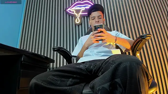 kevinn blue1 online show from October 22, 9:07 pm