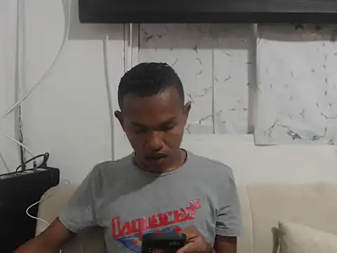 Lovelyboyohot online show from January 10, 4:22 pm