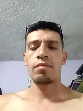 Snapshot of Andyvergagrande chatting on September 24, 1:05 am Andyvergagrande online show from September 24, 1:05 am