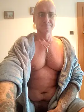 Snapshot of chcem1975 chatting on October 1, 9:02 am chcem1975 online show from October 1, 9:02 am