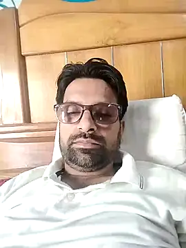 Snapshot of mohsin99272 chatting on October 9, 5:45 am mohsin99272 online show from October 9, 5:45 am