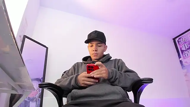 Hunteer Boy online show from October 14, 7:21 pm