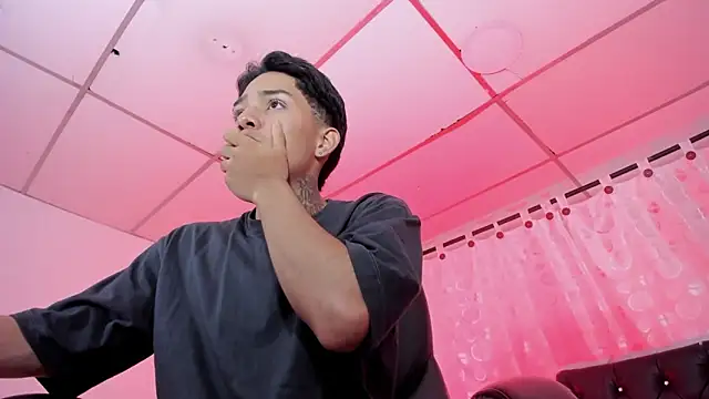 Hunteer Boy online show from November 19, 4:45 am