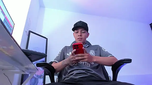 Hunteer Boy online show from October 13, 7:20 pm