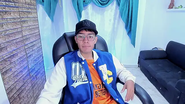 Hunteer Boy online show from September 30, 7:50 pm