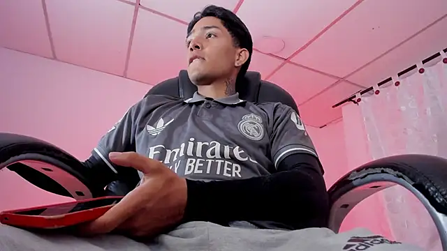 Hunteer Boy online show from November 12, 4:07 am