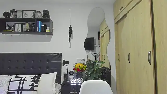 Arnolwilliams online show from November 12, 10:58 pm