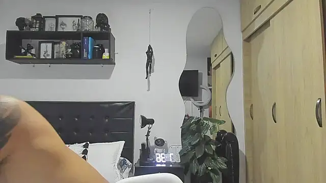 Arnolwilliams online show from October 28, 12:35 am