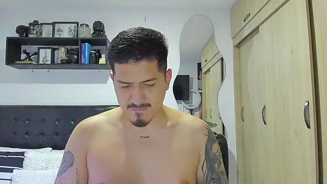 Arnolwilliams online show from November 8, 2:37 am