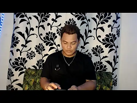 Snapshot of Gayasianzowe chatting on October 1, 2:32 pm Gayasianzowe online show from October 1, 2:32 pm