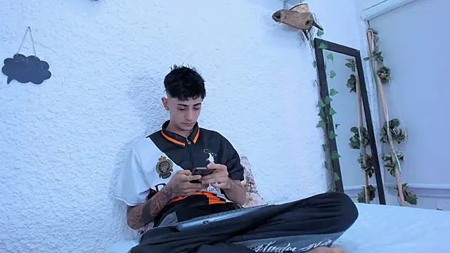 j martony online show from December 18, 4:41 am