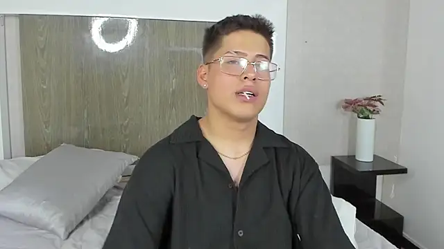 davidcruz16 online show from October 3, 3:33 am