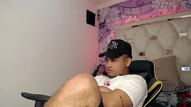 Skylerr  online show from September 25, 9:57 pm