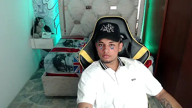Skylerr  online show from September 26, 10:07 pm