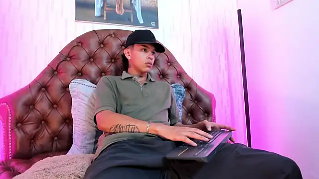 noah blake0 online show from November 6, 2:14 am