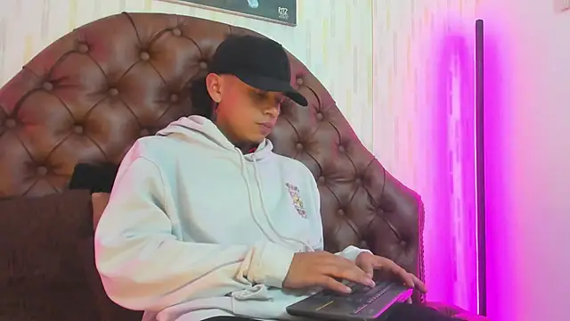 noah blake0 online show from September 23, 2:33 am
