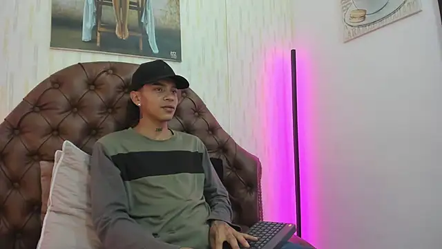 noah blake0 online show from September 18, 2:13 am